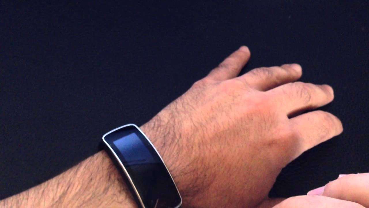 Samsung Gear Fit: How to get your heart rate reading ...
